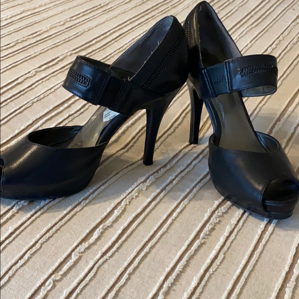 Dress shoes